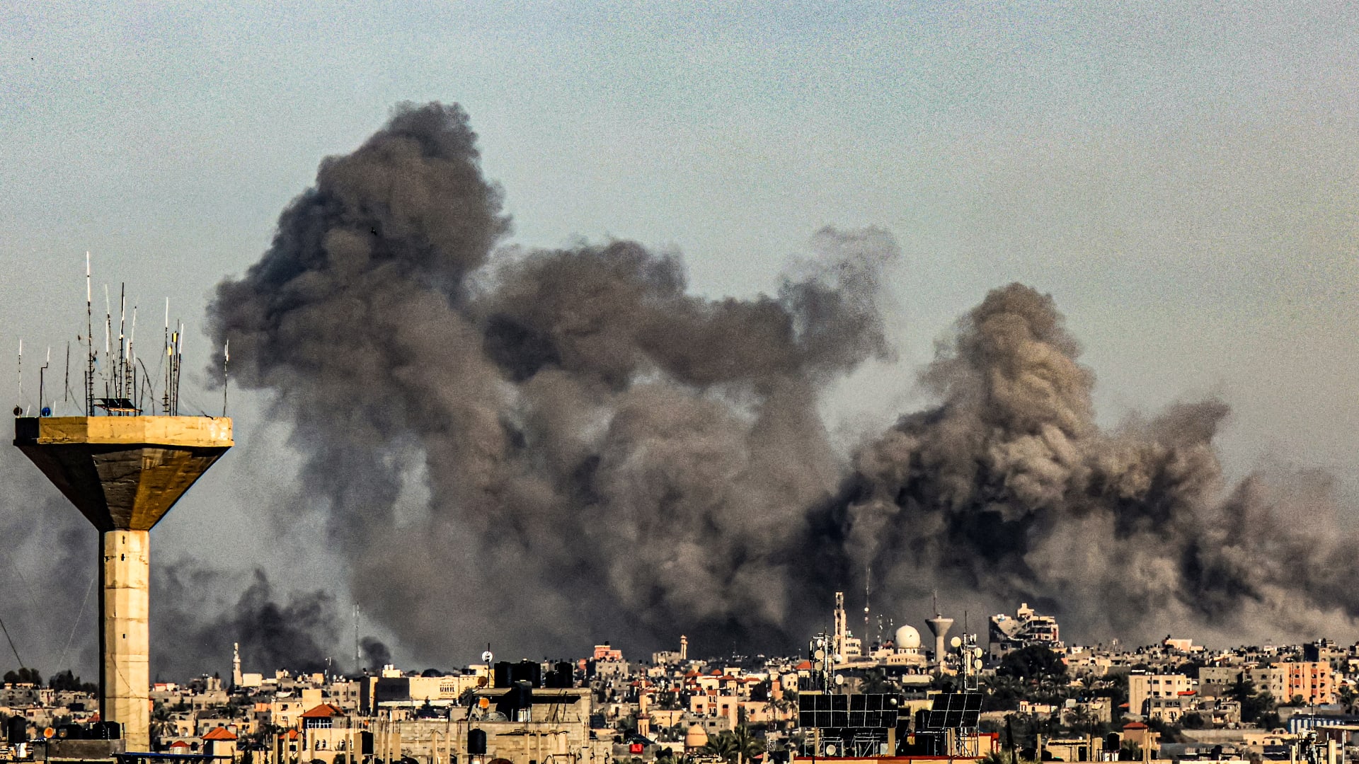 الحرب الأكثر دموية للصحفيين منذ عام 1992.. غزة تودع مصور الجزيرة سامر أبو دقة