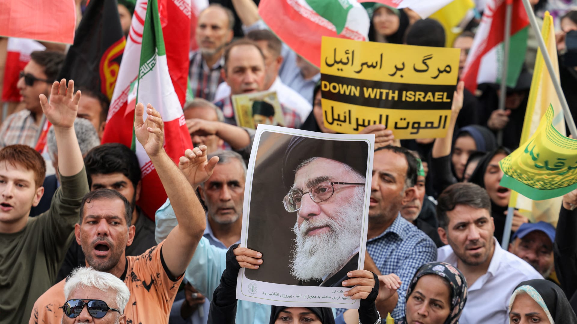 أول رد من إيران على تصريحات ترامب عن "إنقاذ خامنئي من موت مشين"