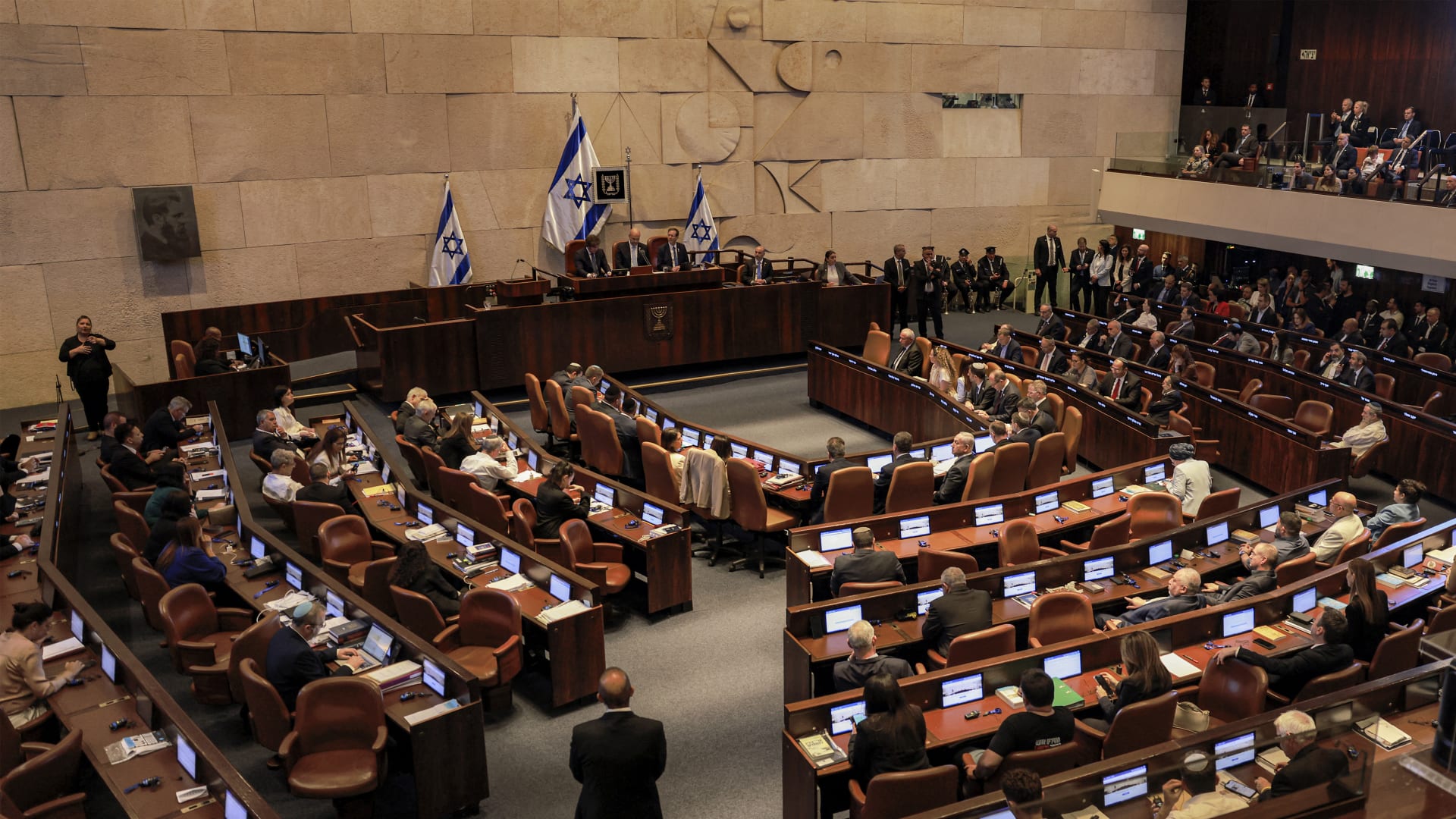 الكنيست يقر القراءة الأولى لمشروع قانون يجيز إغلاق وسائل الإعلام الأجنبية دون أمر قضائي