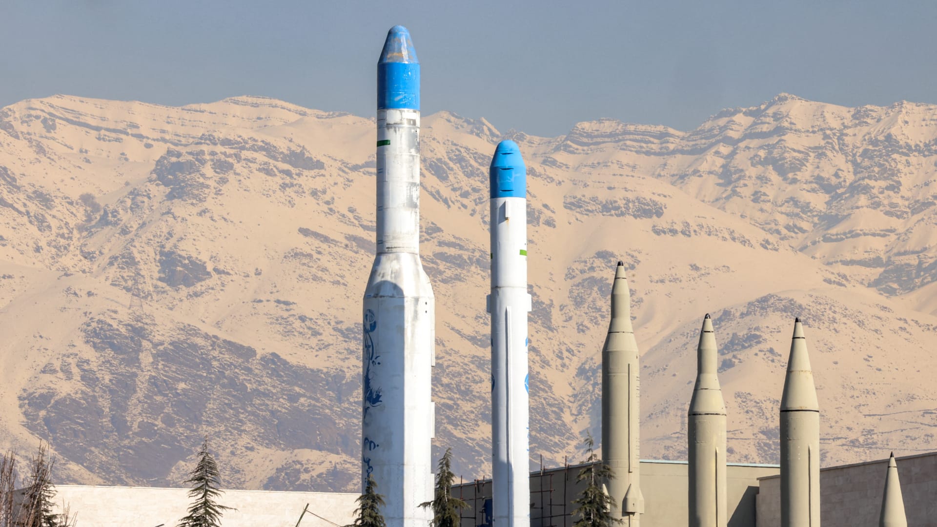 فيديو لـ"لحظة خروج صواريخ باليستية من مخازنها في إيران".. ما صحته؟