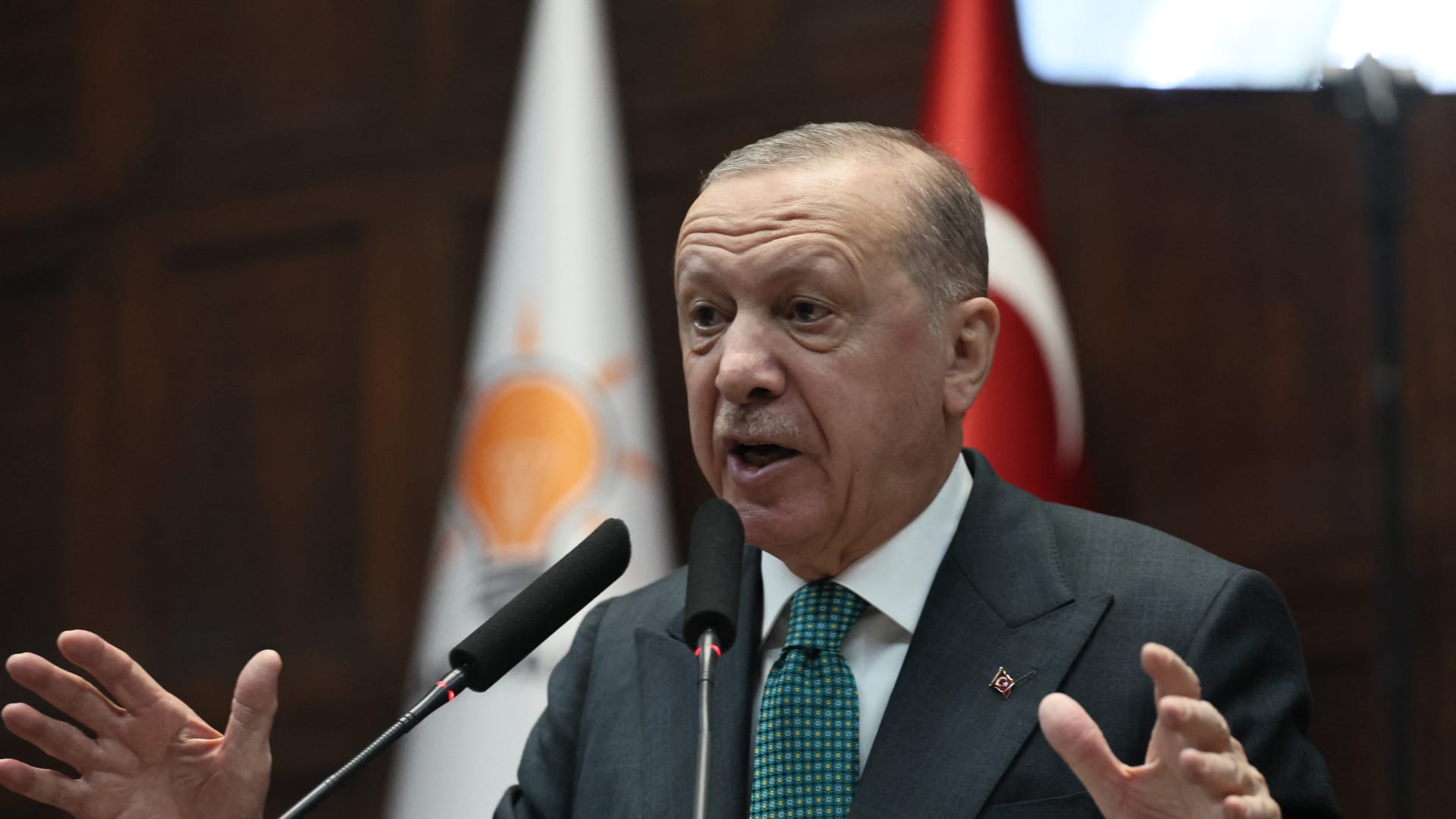 أردوغان: أمننا يبدأ من دمشق وبيروت.. وتحركات إسرائ