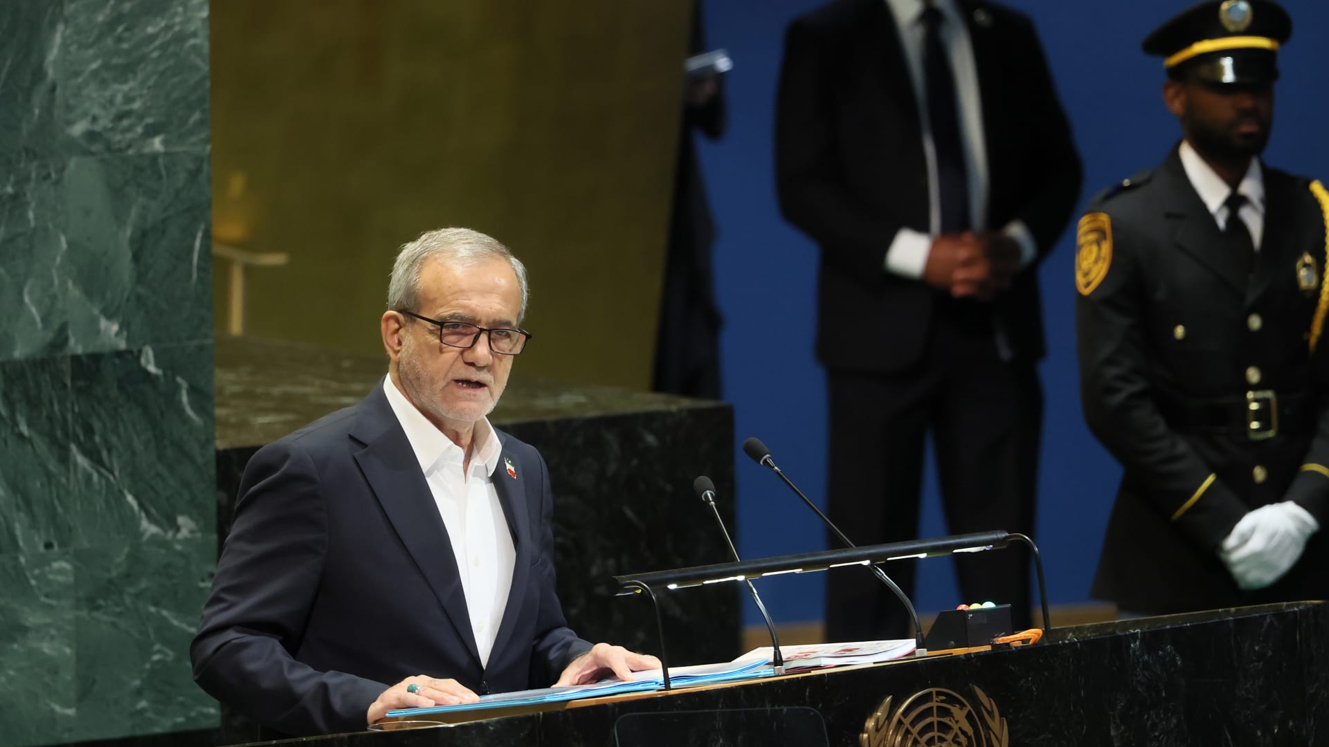 بزشكيان: "لن نركع" والحرب فُرضت علينا.. ماذا قال عن ترامب وجيران إيران؟