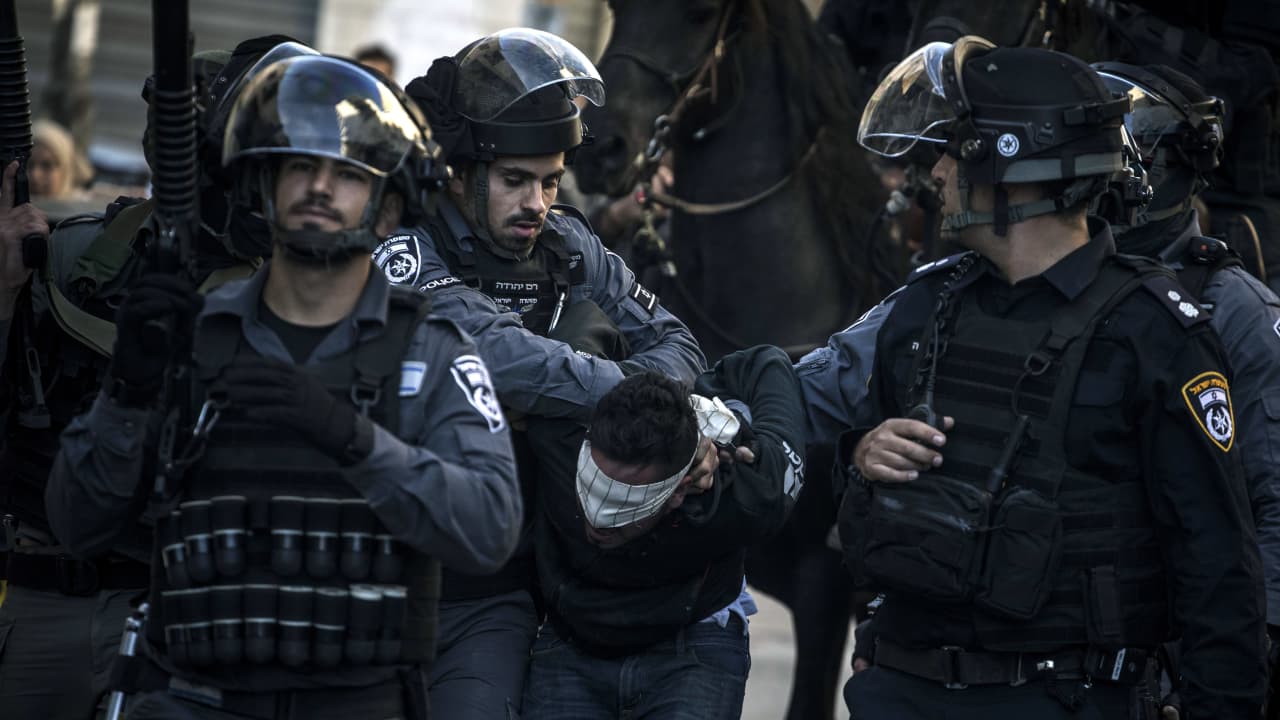 الشرطة الإسرائيلية: طعن مواطنين قرب قاعدة عسكرية جنوب تل أبيب