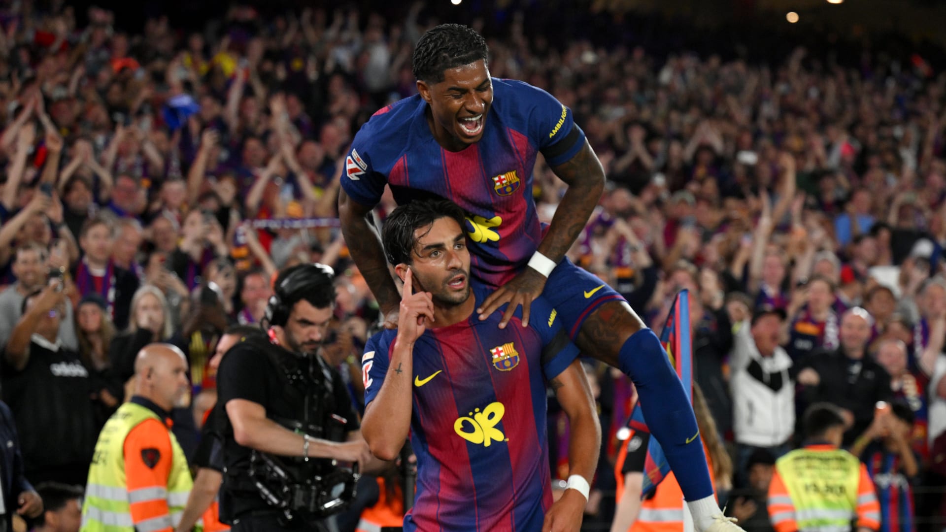 برشلونة يفوز على ريال مدريد ويحصد لقب "لاليغا"
