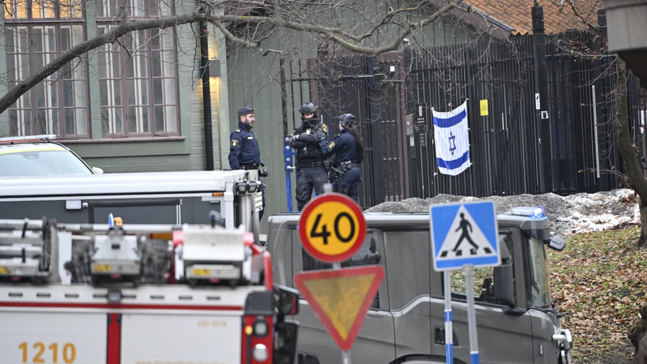 السويد: العثور على"جسم خطير" أمام السفارة الإسرائيلية في ستوكهولم