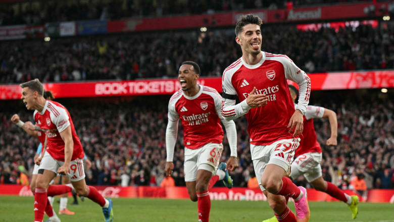 أرسنال يفوز بلقب الدوري الإنجليزي بعد غياب دام 22 عاماً