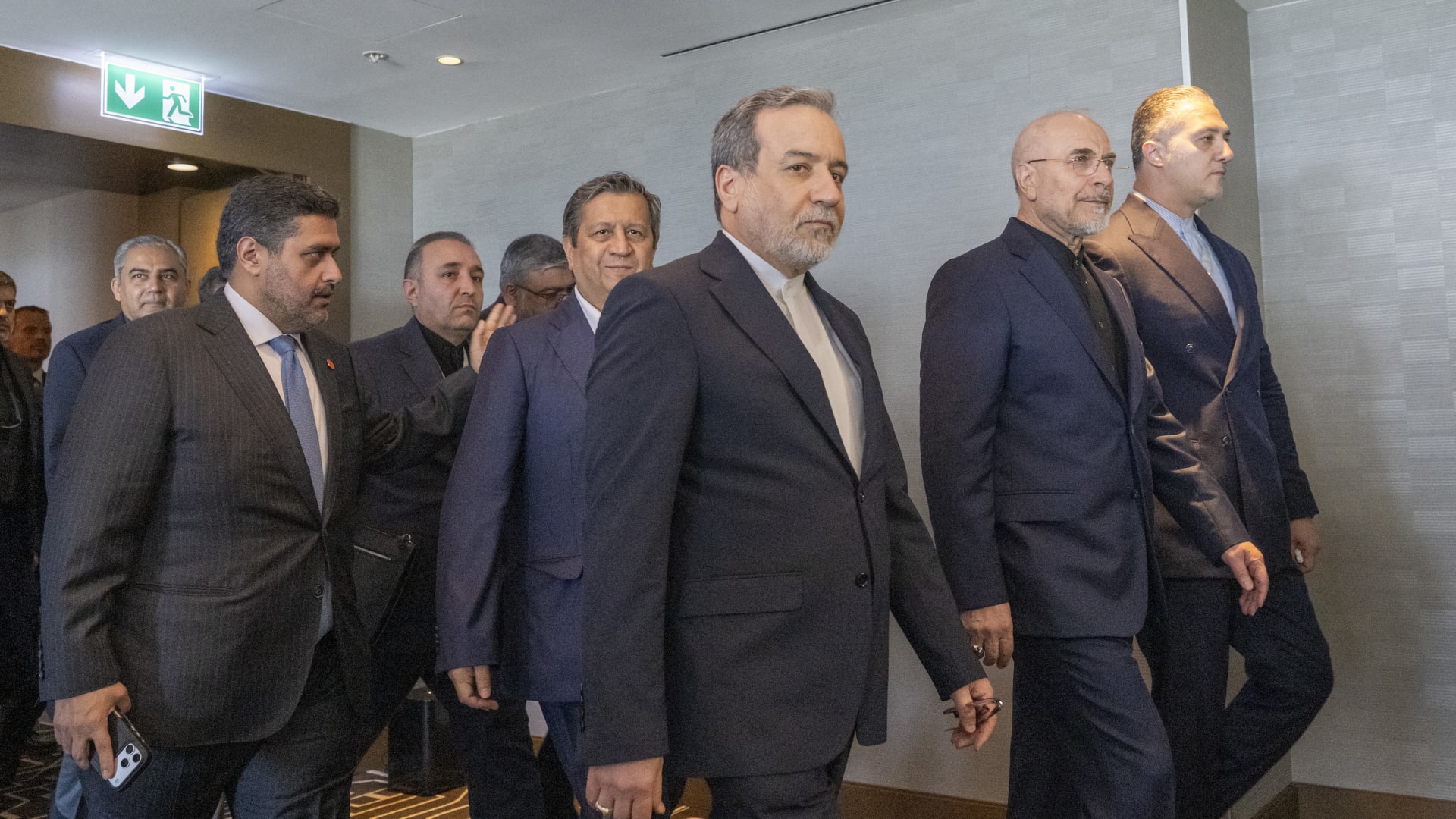 أول تعليق لإسرائيل على تقرير عن "تحذير أمريكي لإيران من محاولة اغتيال قاليباف وعراقجي"