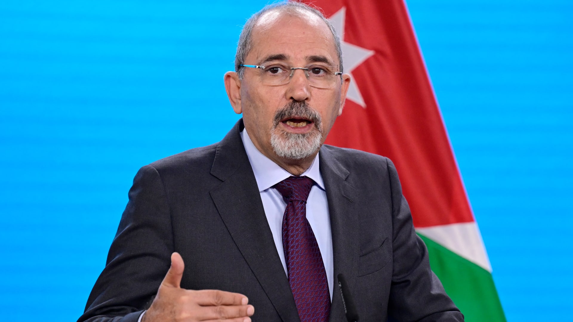 الصفدي لعراقجي: الأردن لن يكون ساحة حرب لأي عمل عسكري ضد إيران