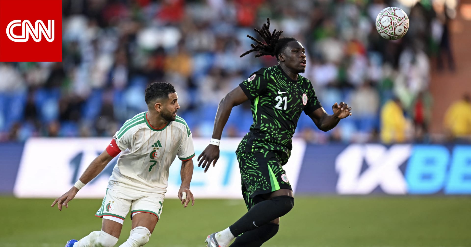 موقف "محرج" لحكم الراية خلال مباراة الجزائر ونيجيريا.. هذا ما حدث معه 