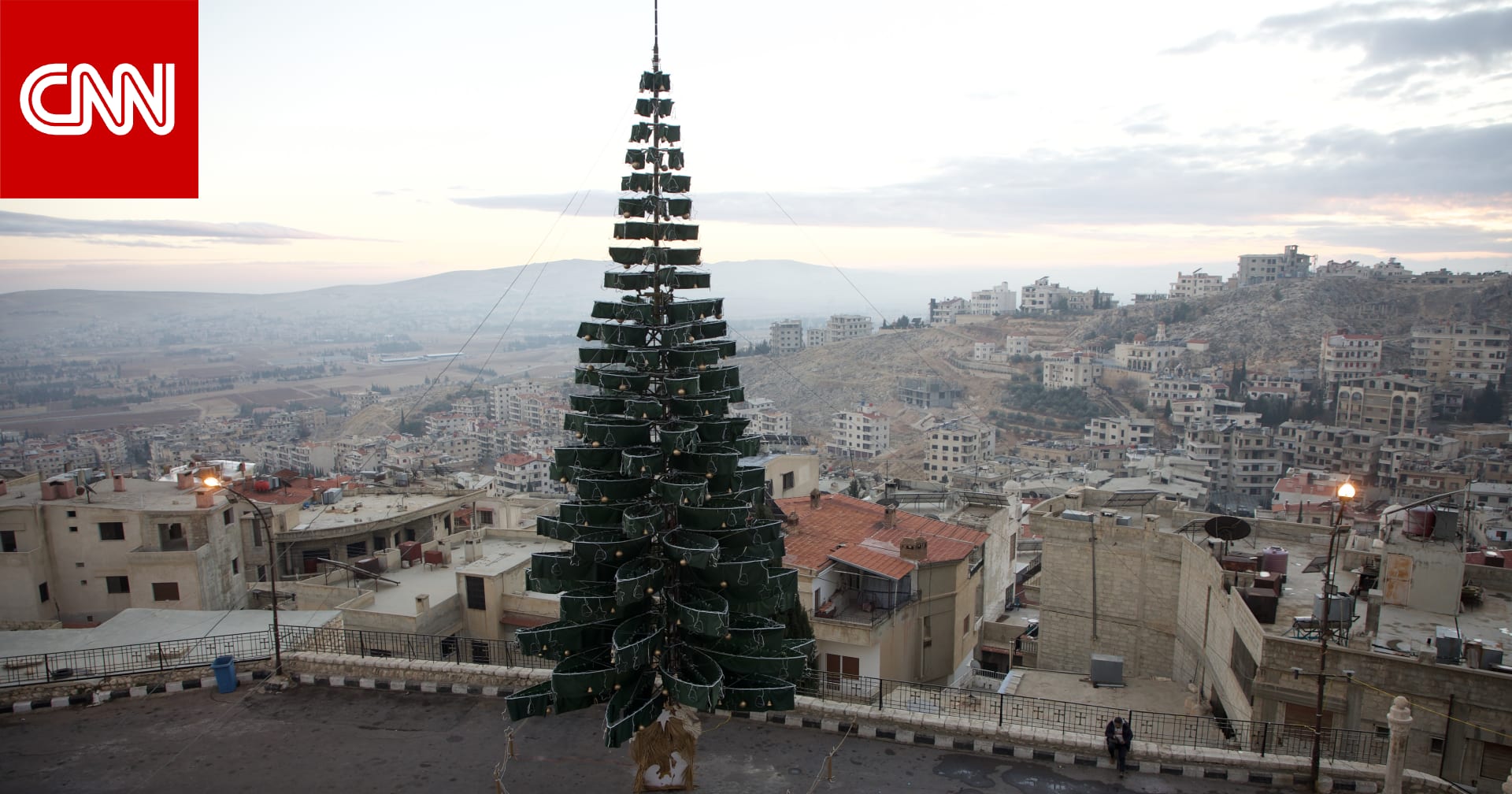 فيديو متداول لـ"حرق شجرة عيد الميلاد في حمص" بسوريا.. ما حقيقته؟
