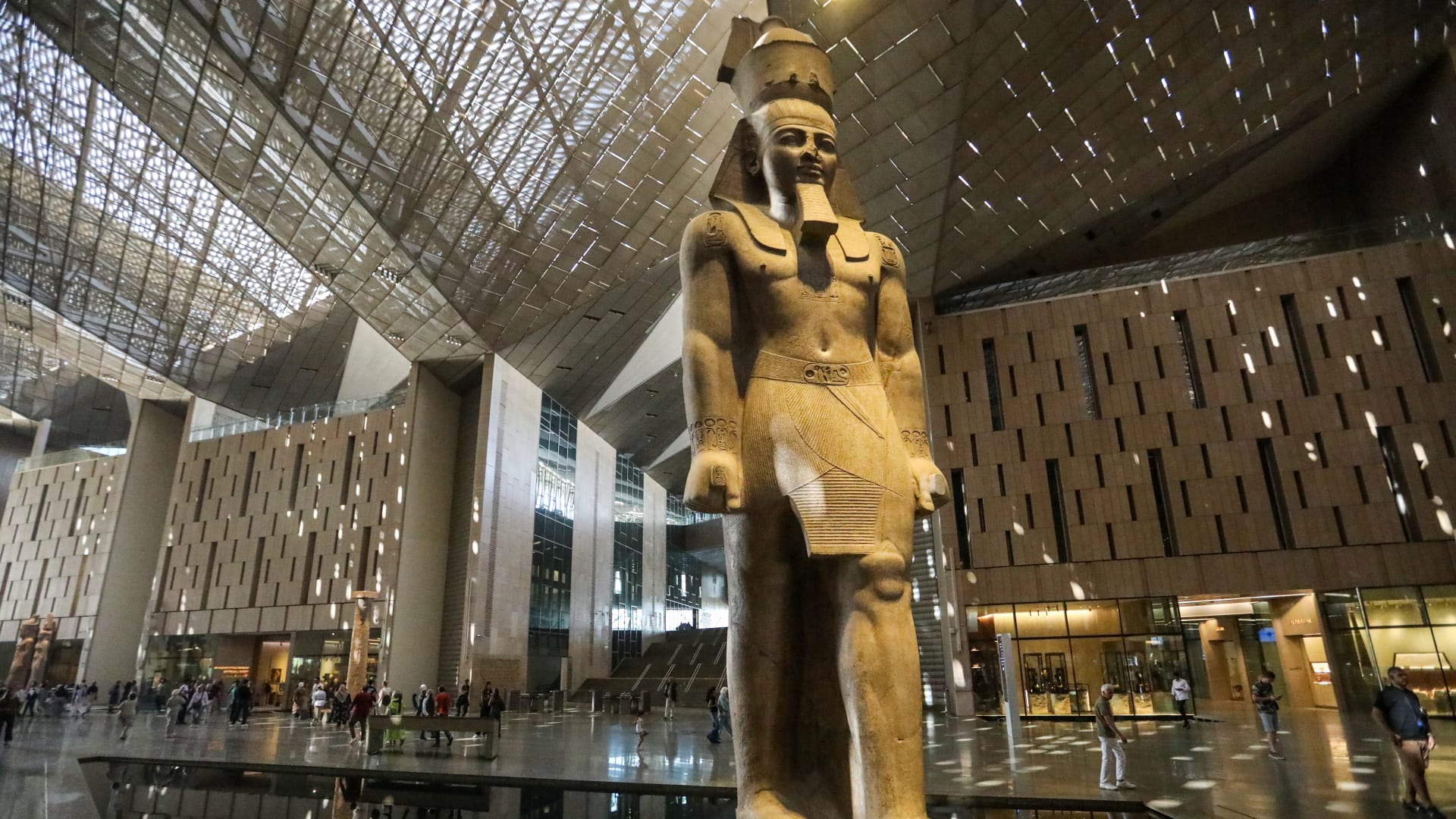 تداول فيديو لـ"تسرب مياه الأمطار في داخل المتحف المصري الكبير".. هذه حقيقته