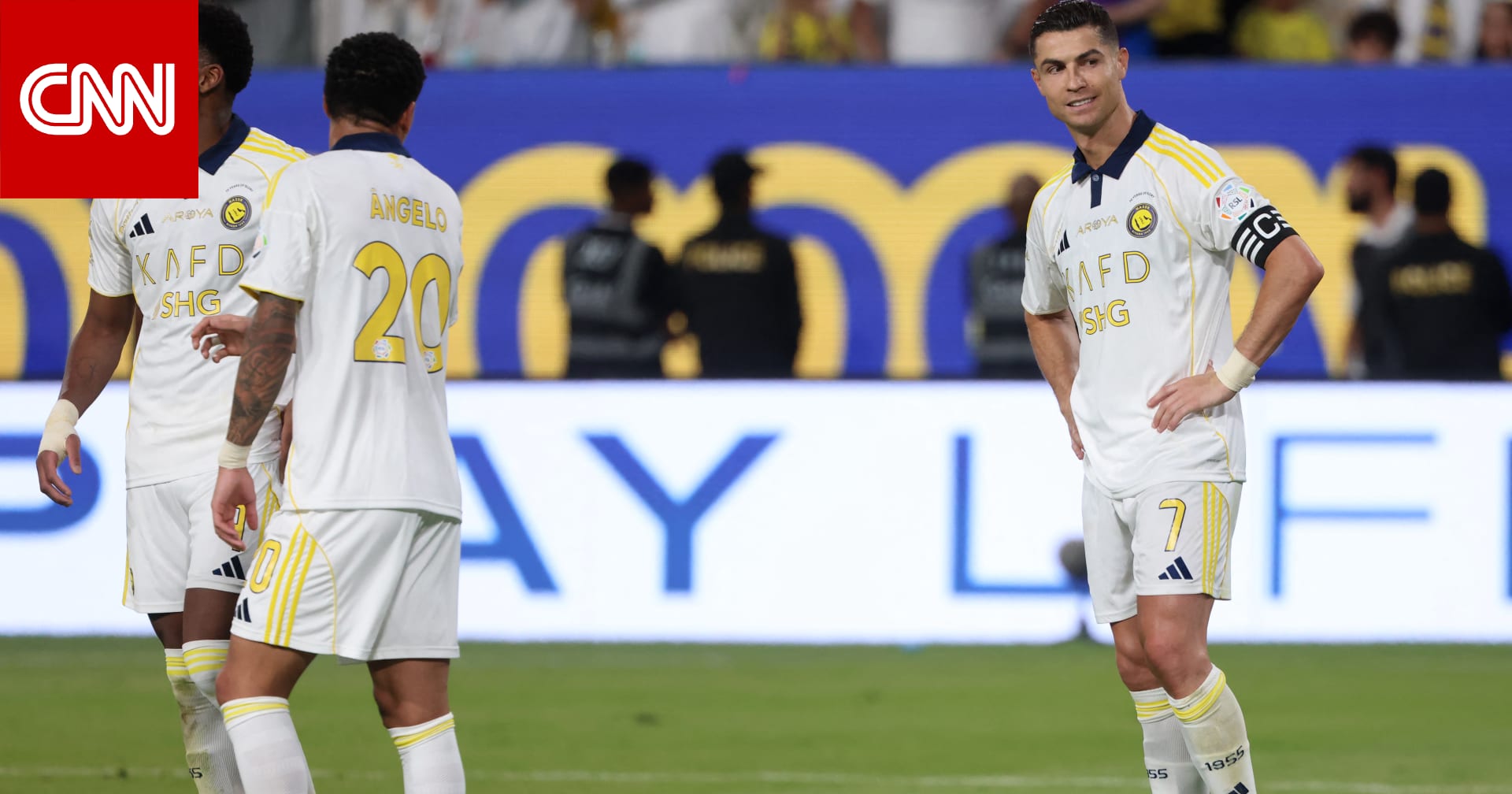 لقطة أثارت تفاعلاً.. رونالدو يعتذر من جماهير النصر لهذا السبب
