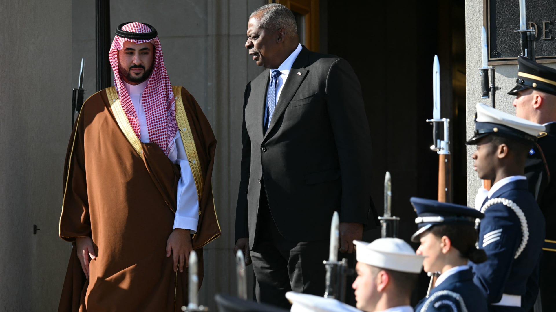 بيان أمريكي بشأن مضمون الاتصال بين لويد أوستن وخالد بن سلمان 1 بيان أمريكي بشأن مضمون الاتصال بين لويد أوستن وخالد بن سلمان