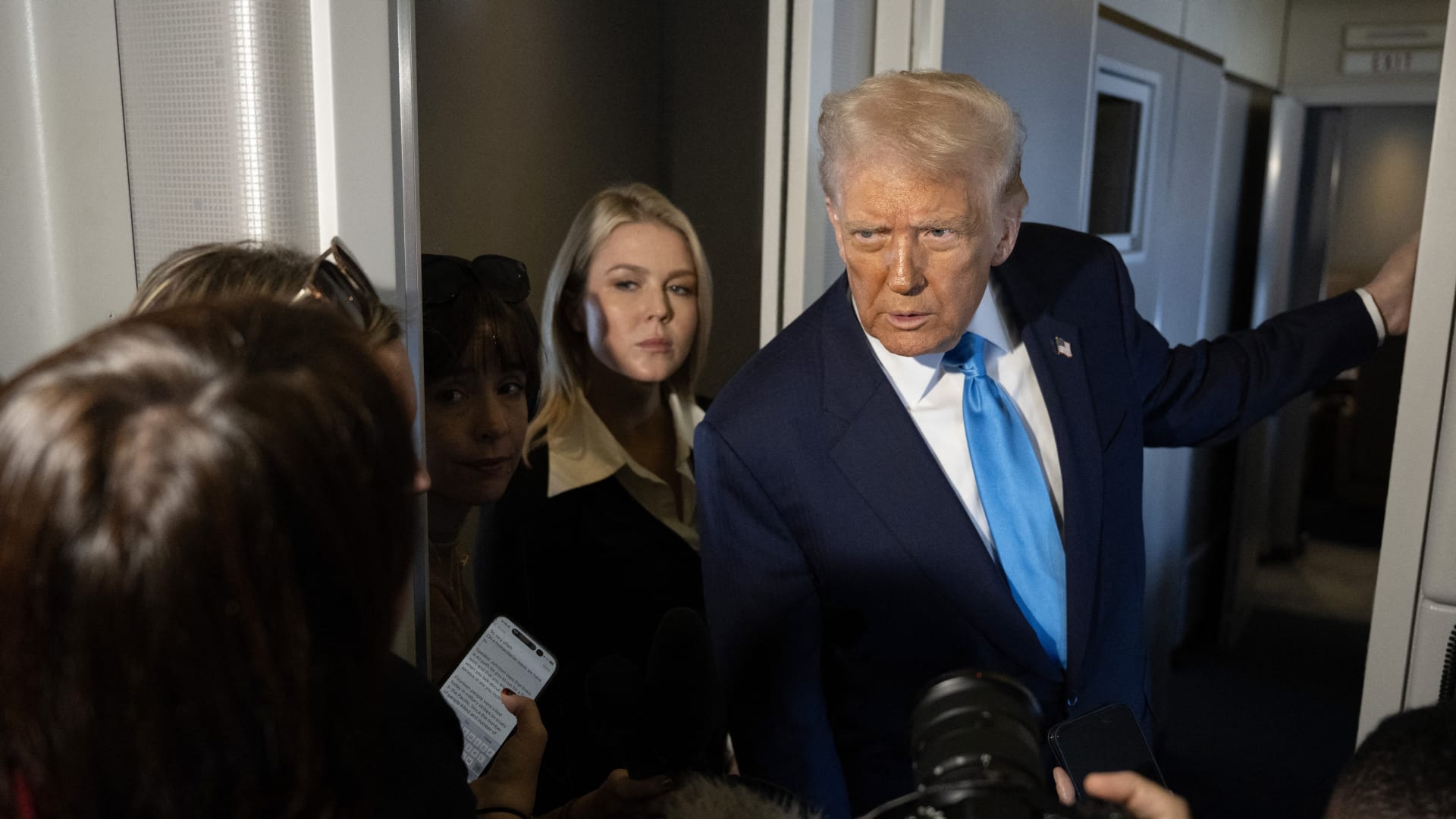 متحدثة البيت الأبيض تدافع عن ترامب بعد وصفه لمراسلة بـالخنزيرة