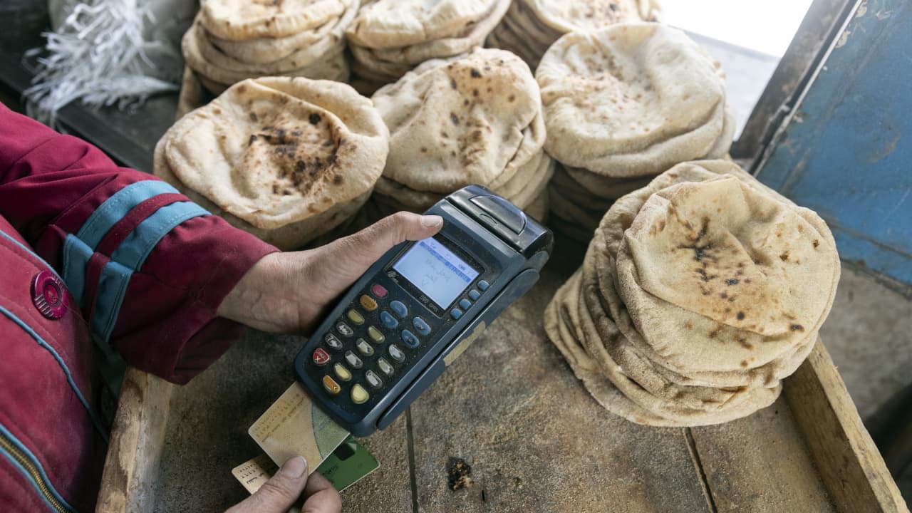 مصر.. الحكومة تنتظر مقترحات "الحوار الوطني" بشأن الدعم النقدي.. وخبراء يعلقون