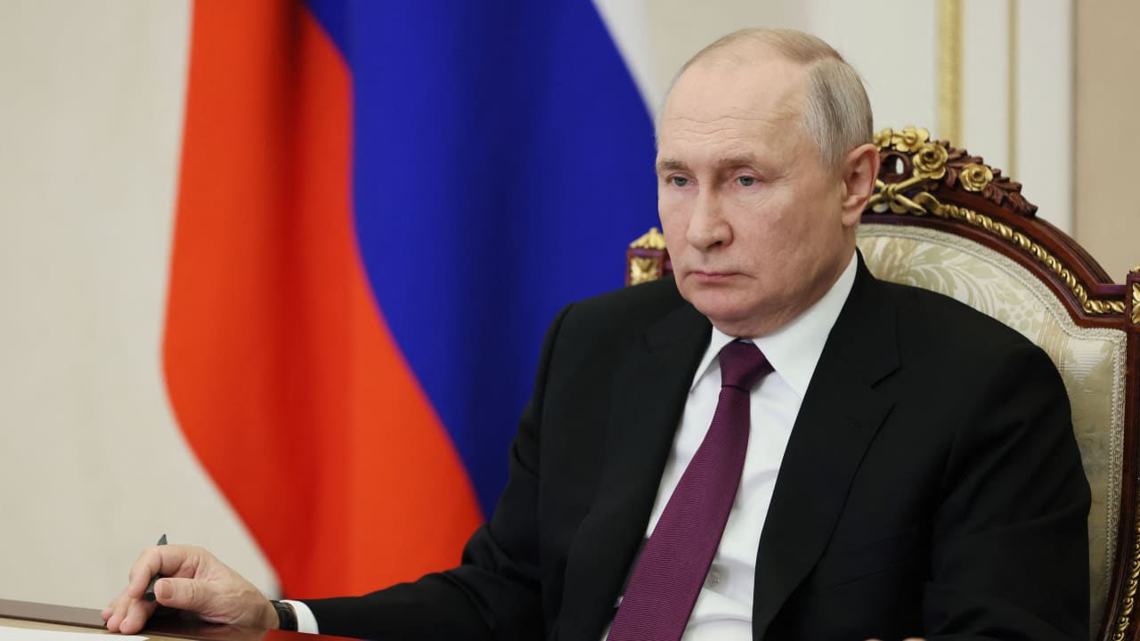 بوتين يوقع مرسوما يسمح للأوكرانيين بالدخول والخروج من روسيا بدون تأشيرة