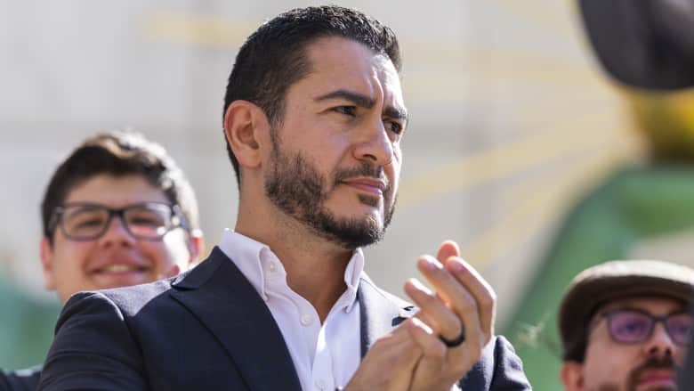 لماذا اختفى بيرني ساندرز من إعلانات عبدالرحمن السيد الانتخابية؟