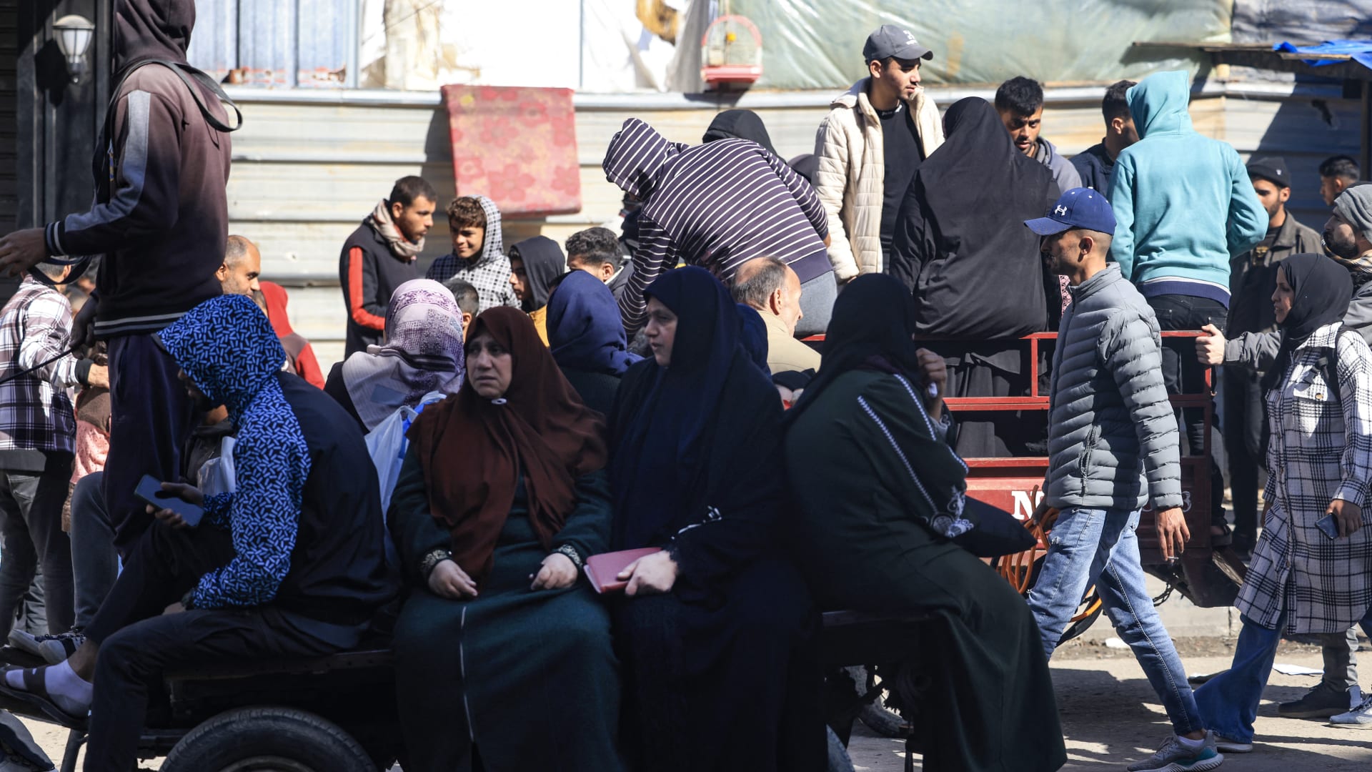 الأمم المتحدة: الآلاف يفرون من خان يونس إلى رفح جراء "تصعيد الأعمال العدائية" 1 الأمم المتحدة: الآلاف يفرون من خان يونس إلى رفح جراء "تصعيد الأعمال العدائية"