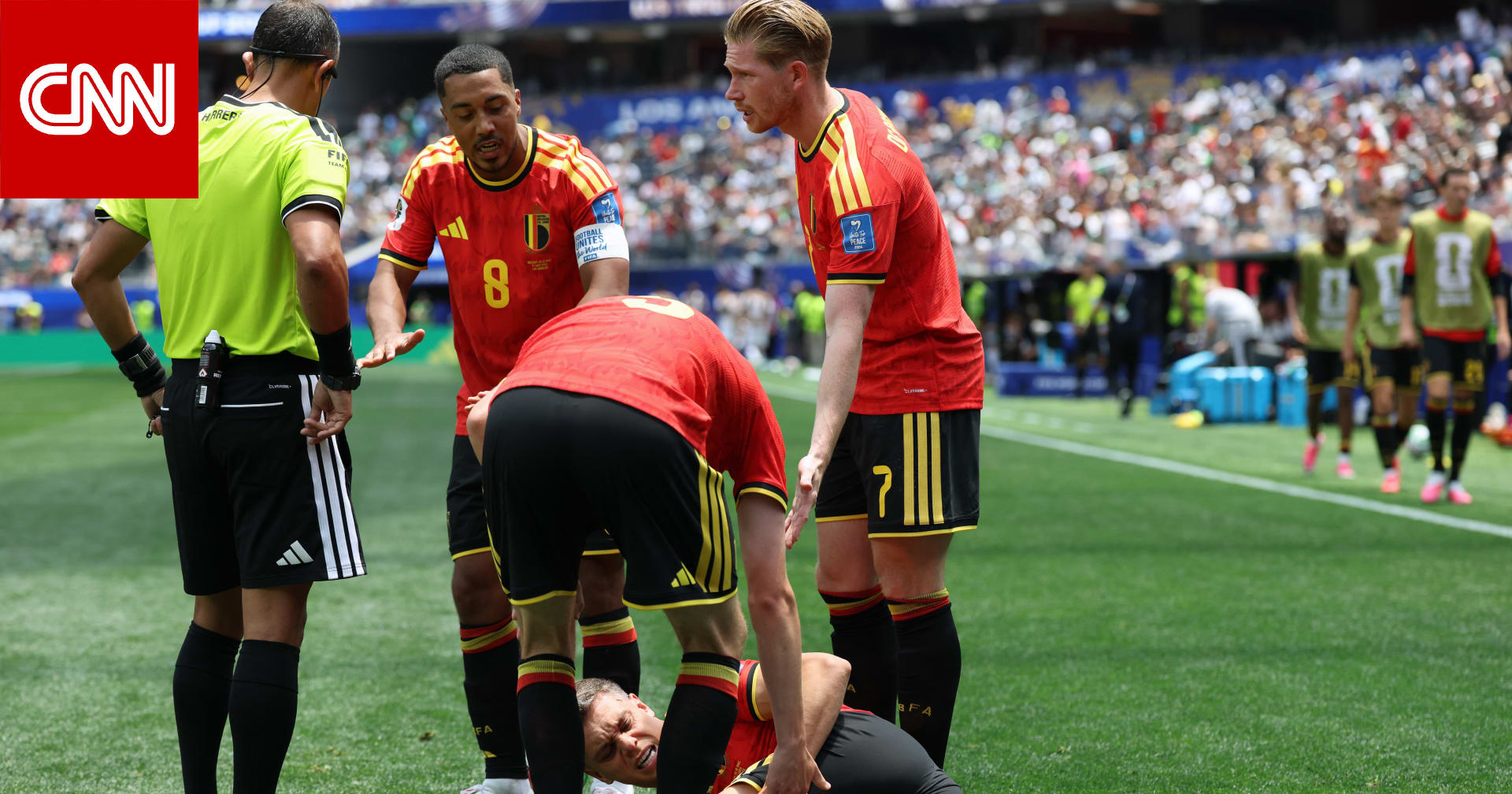 لقطة مونديالية.. أطباء يتراجعون عن إسعاف لاعب بلجيكا داخل الملعب لهذا السبب 