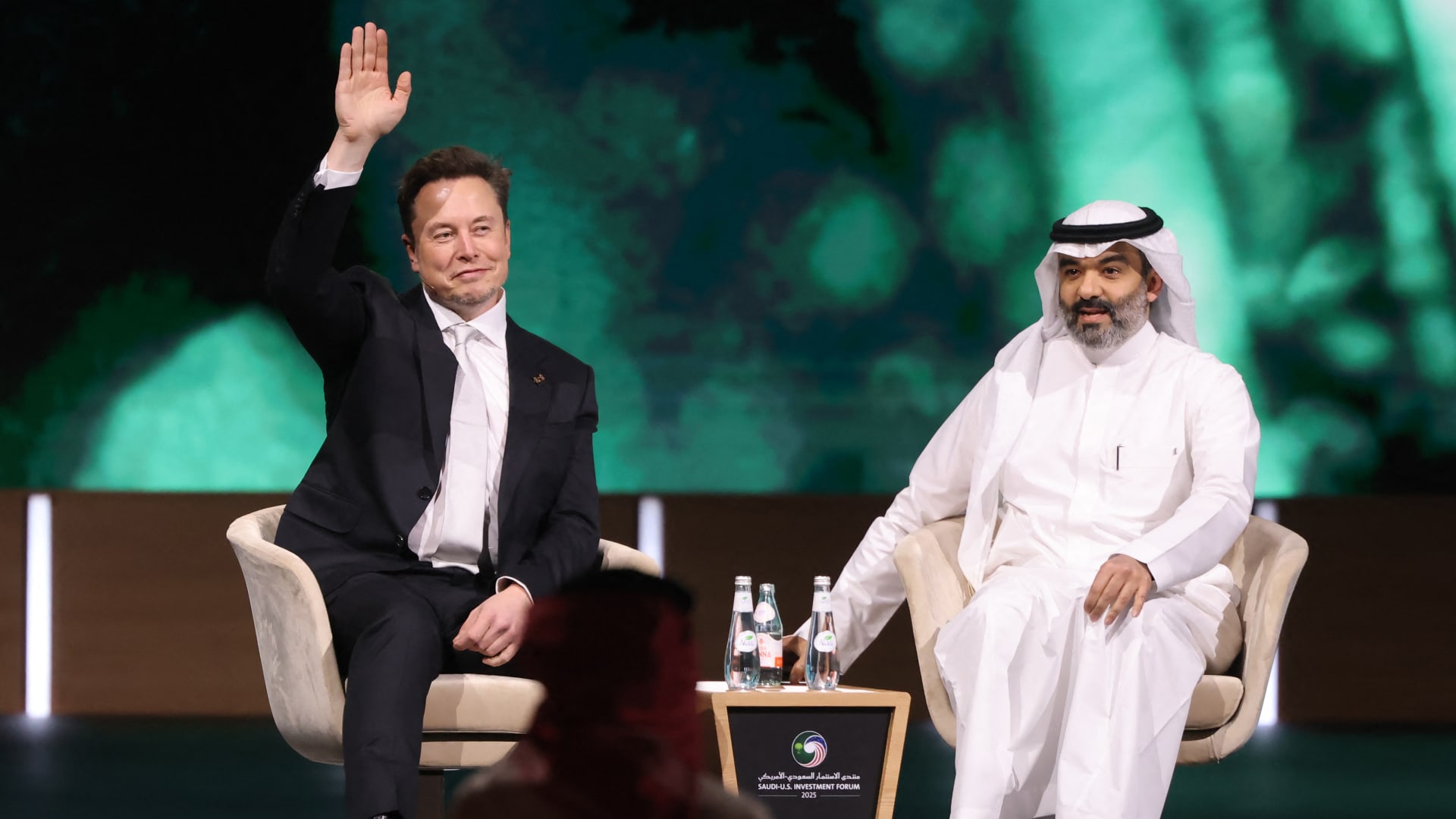 تحليل لـCNN: شركات إيلون ماسك تستفيد مجددا من كونه "الصديق الأول" لترامب