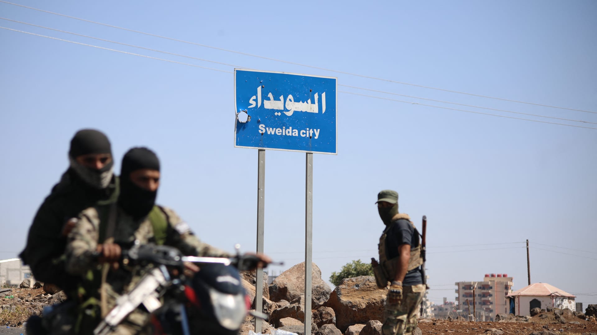 لجنة التحقيق في أحداث السويداء تعلن توقيف عناصر أمنية وعسكرية