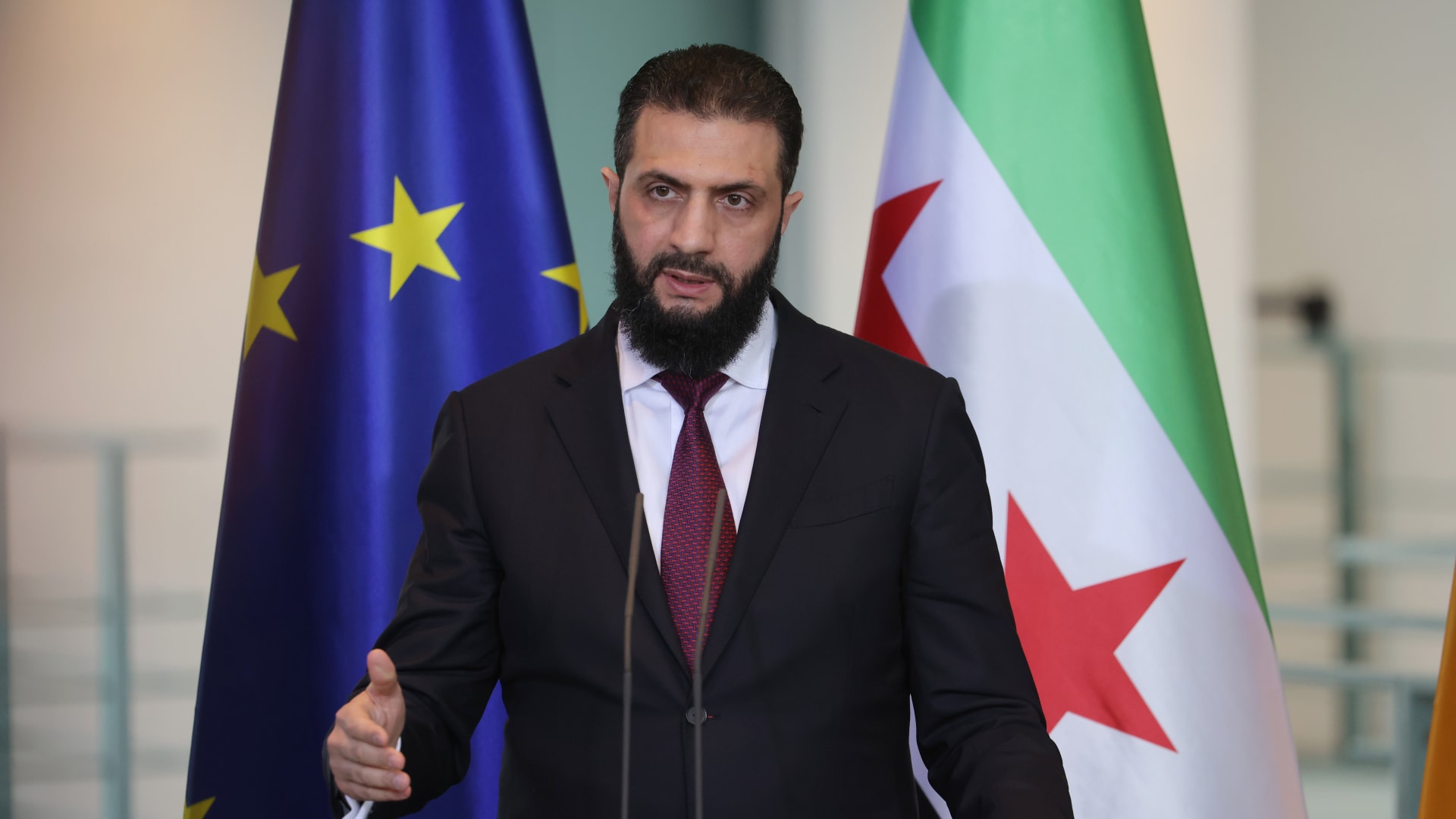 مقاطع منسوبة لـ"احتفالات سورية في ألمانيا باستقبال الشرع".. ما حقيقتها؟