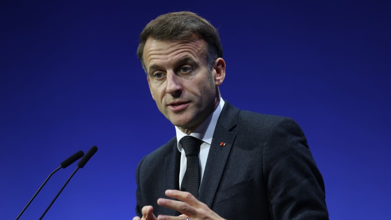 ماكرون يدين الضربات الإسرائيلية "العشوائية" على لبنان