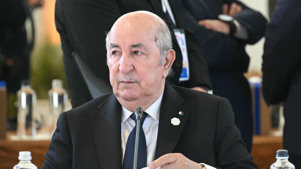 الرئيس الجزائري يعزي ملك المغرب في وفاة والدته