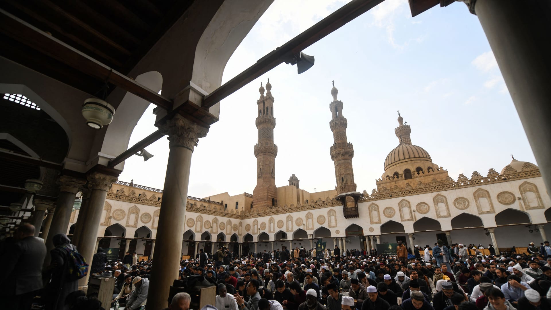 مصر.. البرلمان يوافق على قانون تنظيم إصدار الفتوى.. ونائب: يواجه "فوضى الفتاوى"