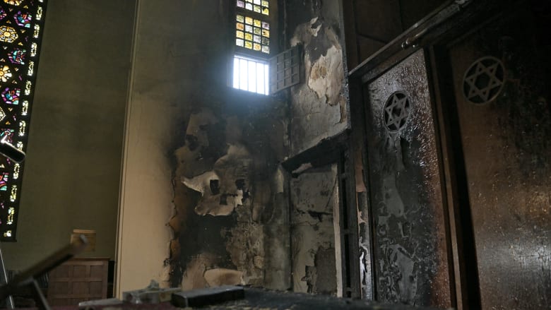 "جزائري الأصل".. وزير الداخلية الفرنسية يكشف معلومات حول المشتبه به بإضرام النار بكنيس يهودي