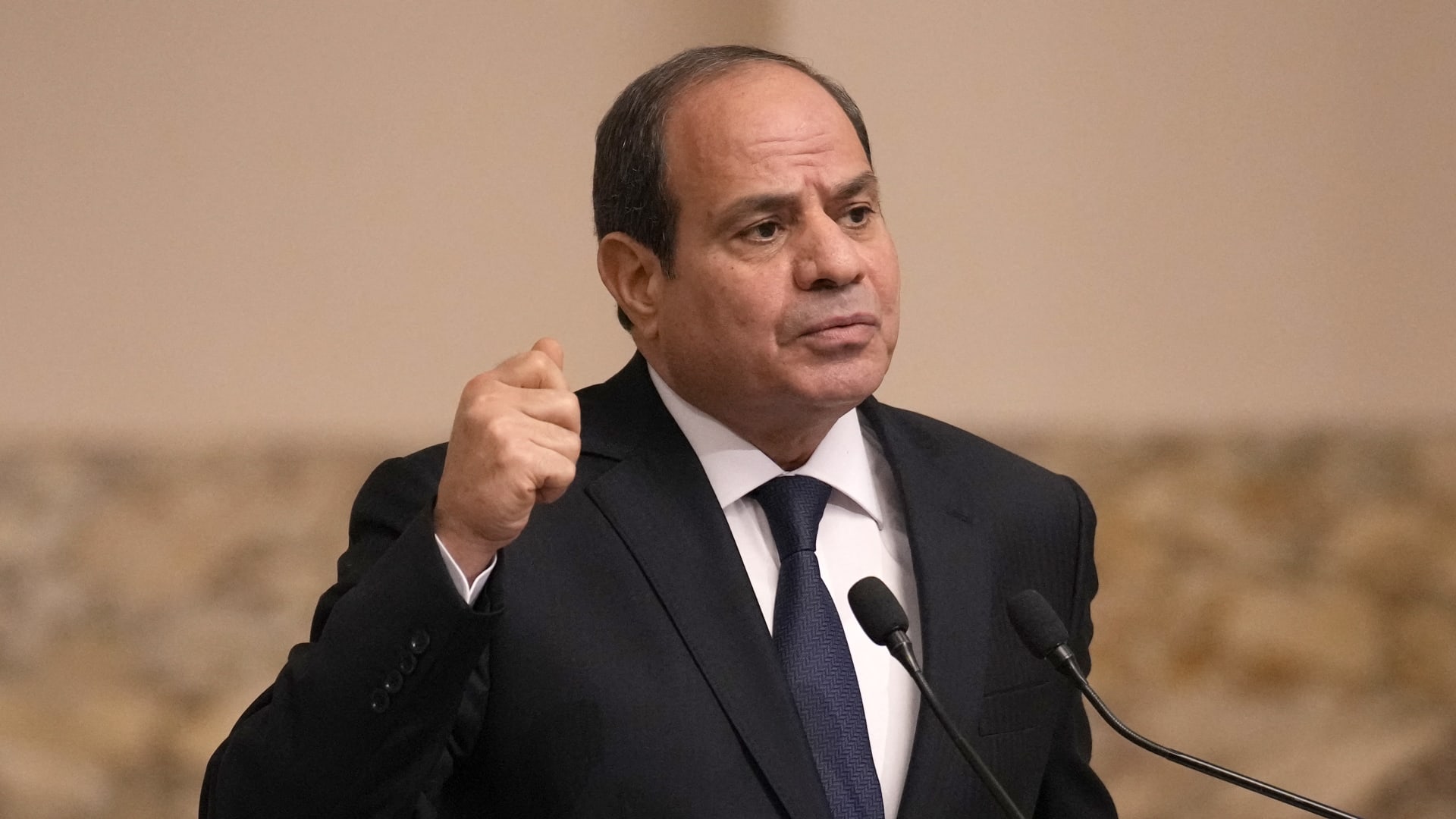 مصر.. تحرك من السيسي بعد مصرع "عاملات اليومية" بحادث تصادم مروع