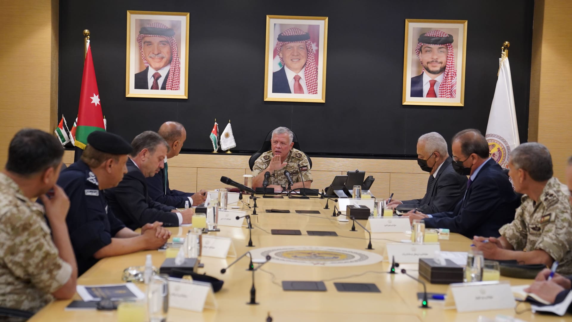 عاهل الأردن الملك عبدالله الثاني في الاجتماع بالمركز الوطني للأمن وإدارة الأزمات 