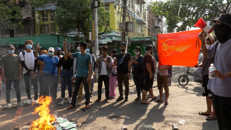 ماذا يعني إعلان المجلس العسكري وقف إطلاق النار في ميانمار؟