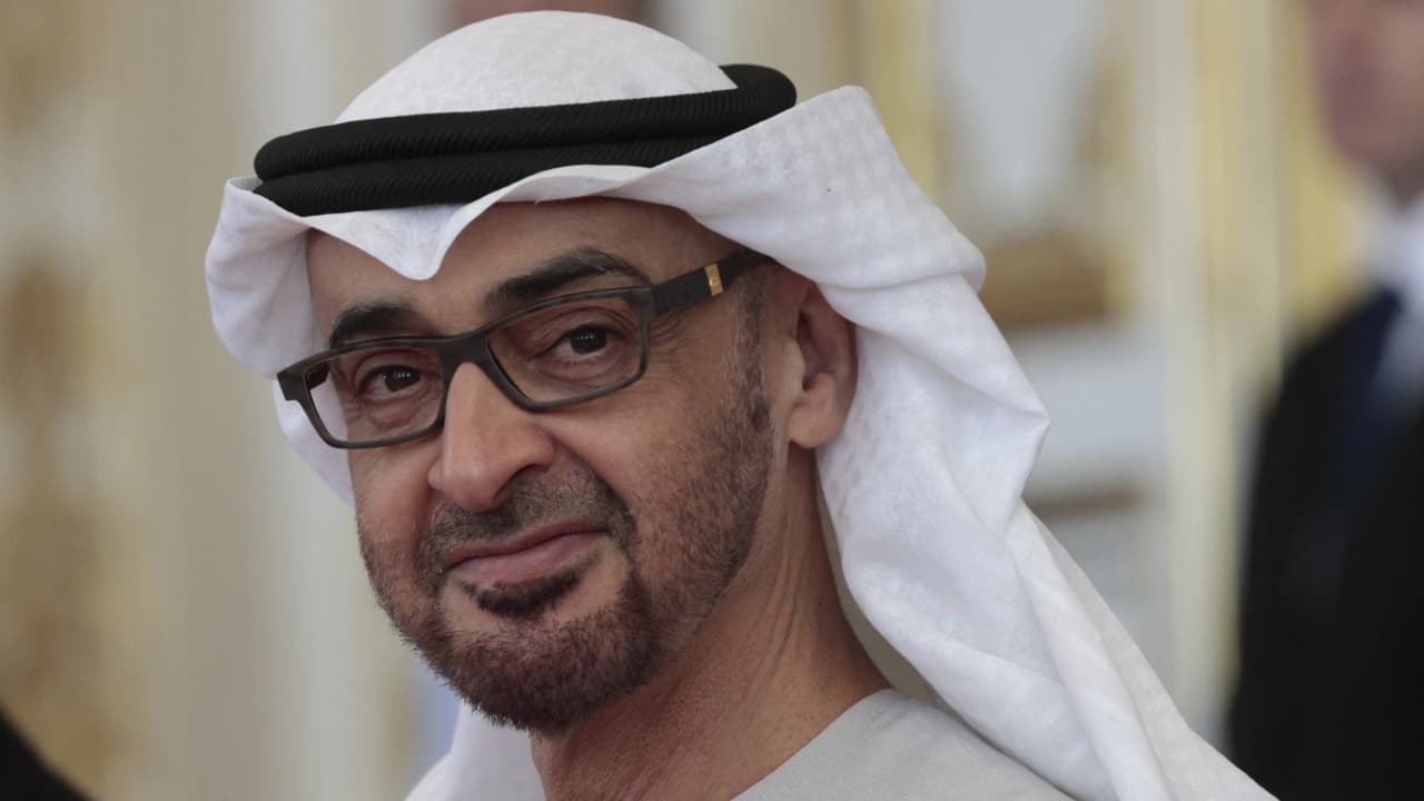 محمد بن زايد لتميم بن حمد: الإمارات تسحب ملف ترشحها لاستضافة اجتماعات صندوق النقد والبنك الدوليين 2026 وتدعم قطر
