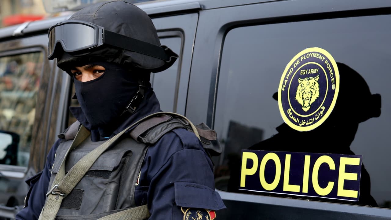 "شديد الخطورة".. داخلية مصر تضبط تشكيلا عصابيا في تجارة المخدرات بحوزته أسلحة عديدة وحوالي 4 ملايين دولار