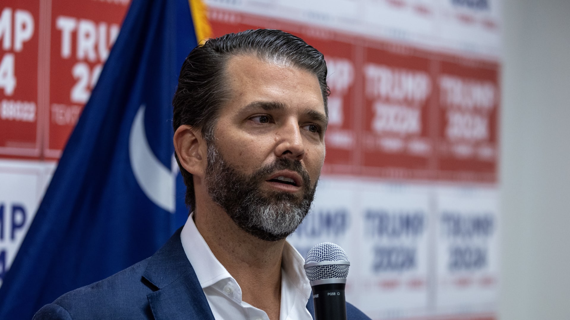 رسالة تحتوي على "مسحوق أبيض" في منزل ابن ترامب الأكبر.. والشرطة تُعلق