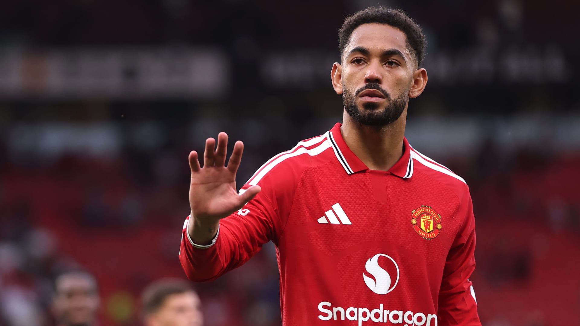 بقميص منتخب مصر.. لاعب البرازيل ومانشستر يونايتد يظهر أمام الأهرامات