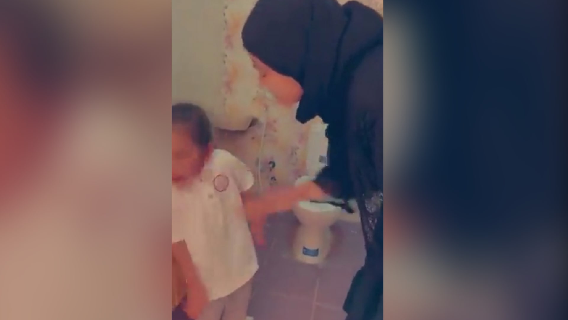 فيديو صفع طفلة في حضانة يثير صدمة في البحرين.. والسلطات تتحرك  