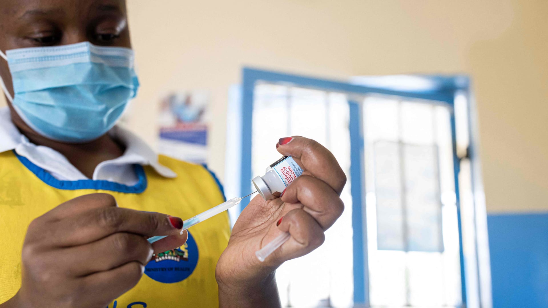 الصحة العالمية تدعو لوقف تقديم اللقاحات المعززة ليحصل مزيد من الناس على جرعات أولى