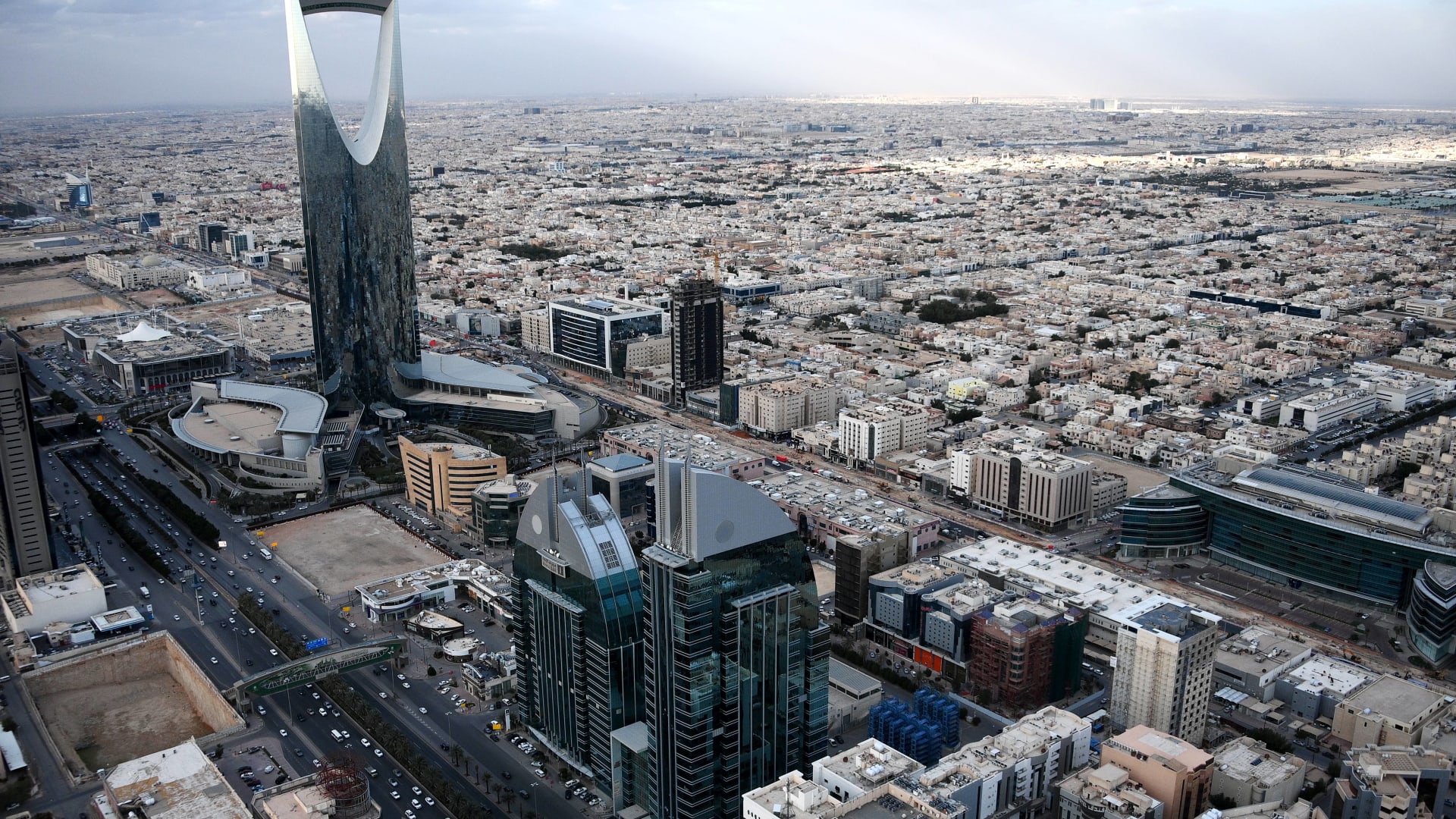 "دهسهما بسيارته".. داخلية السعودية تعلن إعدام مواطن تعزيراً مُدان بقتل زوجة أخيه وابنتها 4 "دهسهما بسيارته".. داخلية السعودية تعلن إعدام مواطن تعزيراً مُدان بقتل زوجة أخيه وابنتها