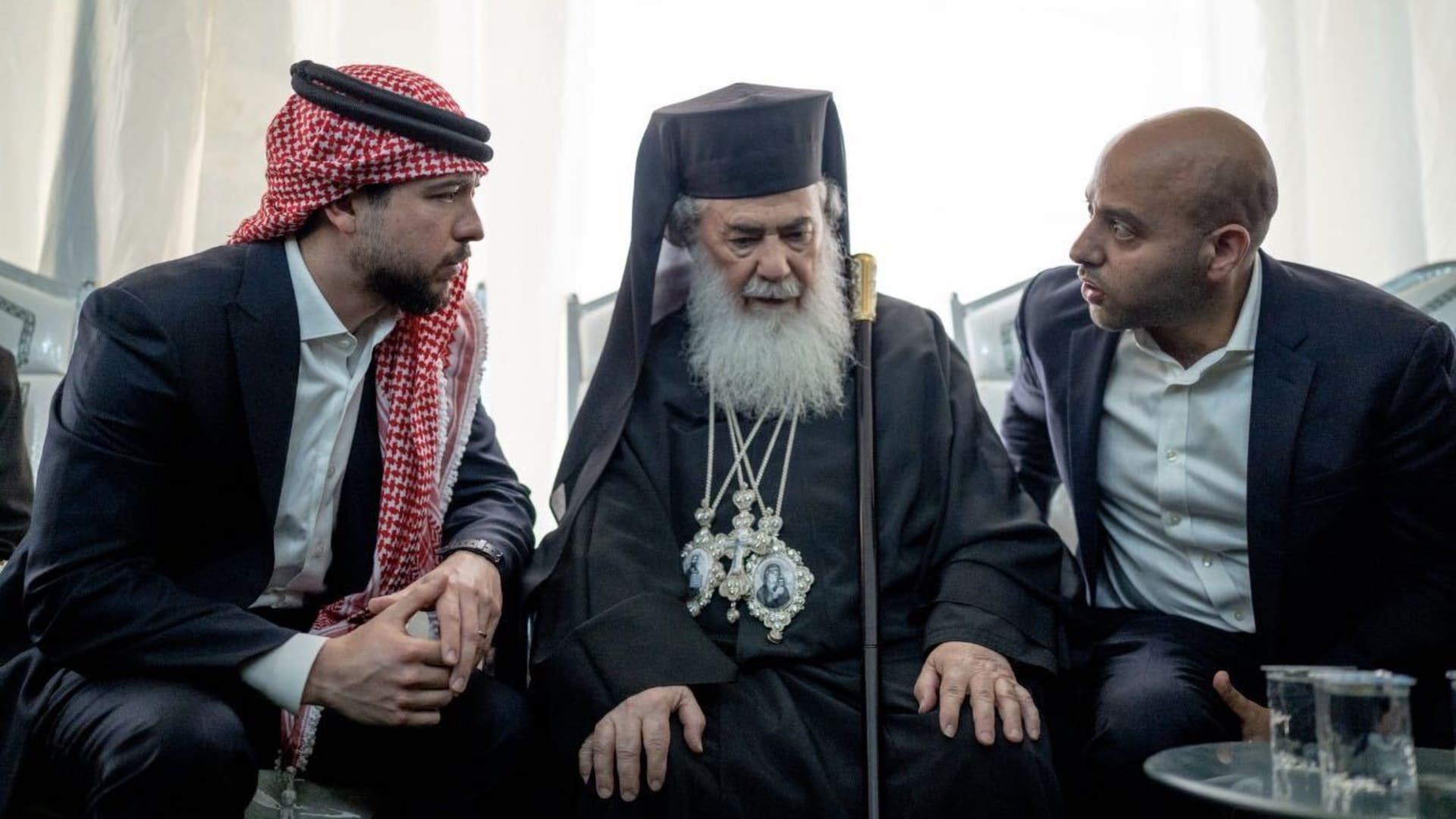 الملكة رانيا تعزّي في ضحايا هجوم الكرك.. وولي عهد الأردن: مواردنا مُسخّرة لضبط منفذيه