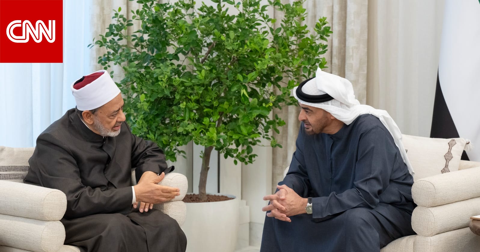 "قبله على رأسه".. تفاعل مع طريقة استقبال محمد بن زايد لشيخ الأزهر في أبوظبي