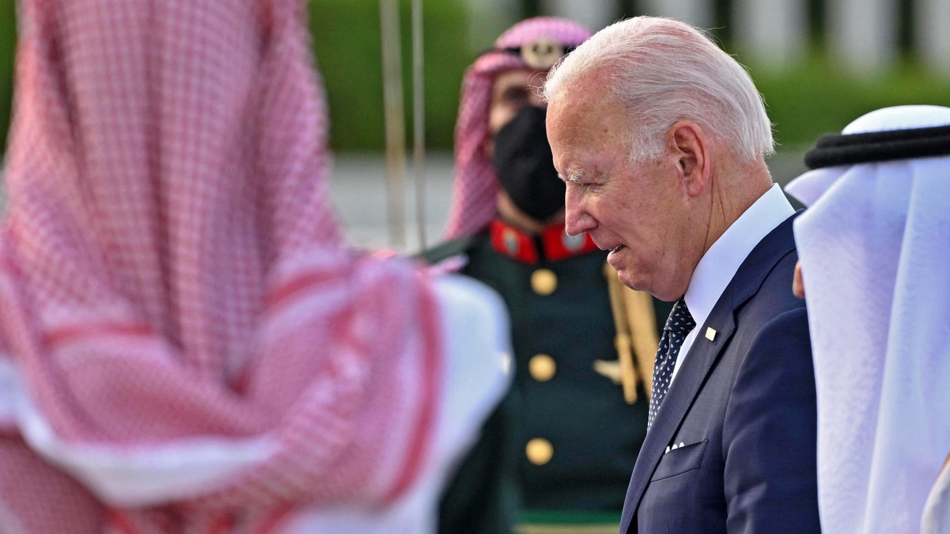 السعودية.. الصور الأولى للقاء الملك سلمان وجو بايدن في قصر السلام