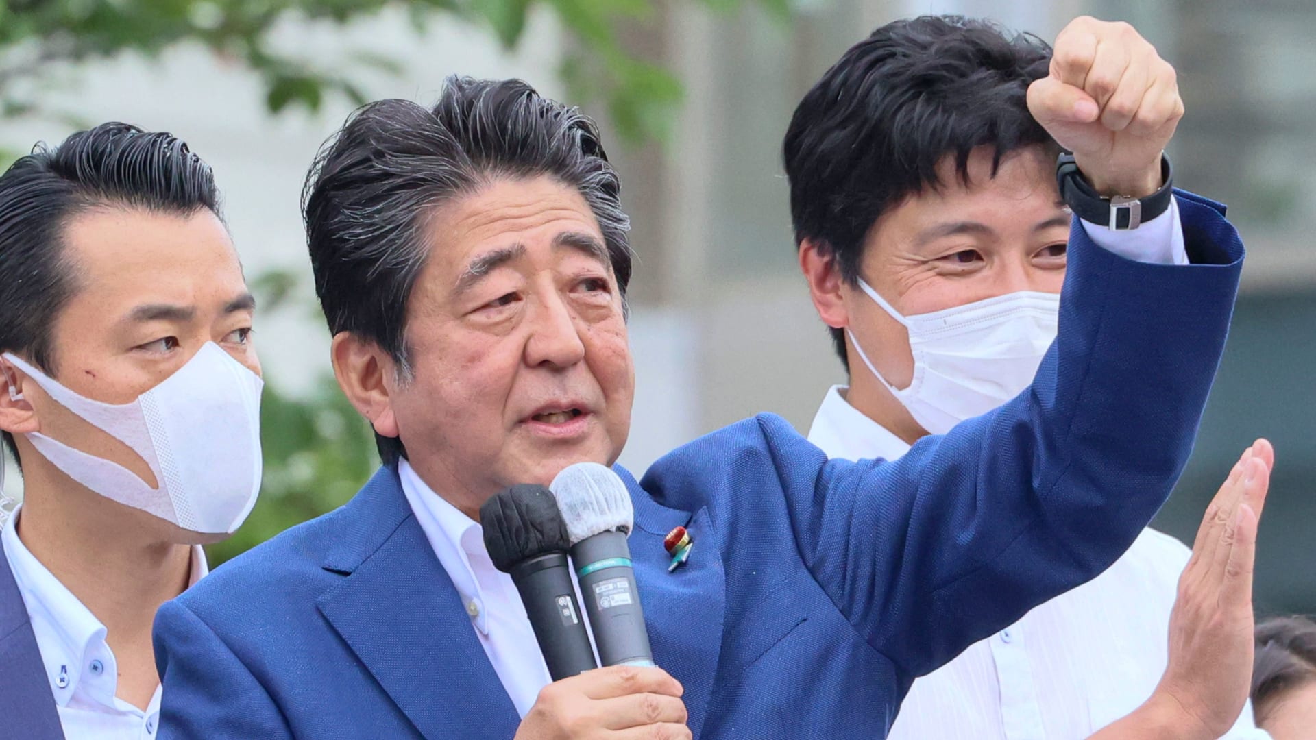 فيديو يُظهر لحظة سقوط شينزو آبي أثناء إلقاء خطاب بعد إطلاق النار