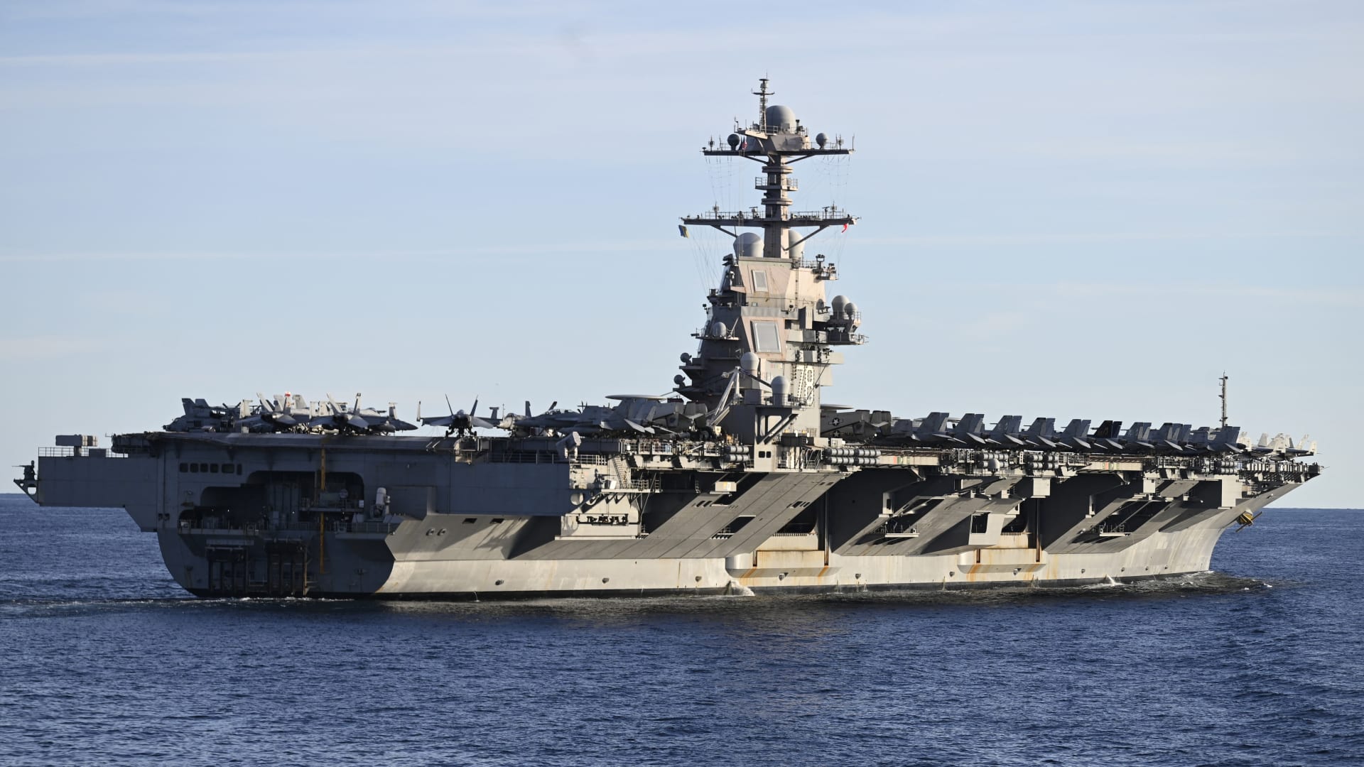 حاملة طائرات أمريكية تصل أمريكا اللاتينية.. وفنزويلا تعلن عن "تعبئة عسكرية ضخمة" - CNN Arabic