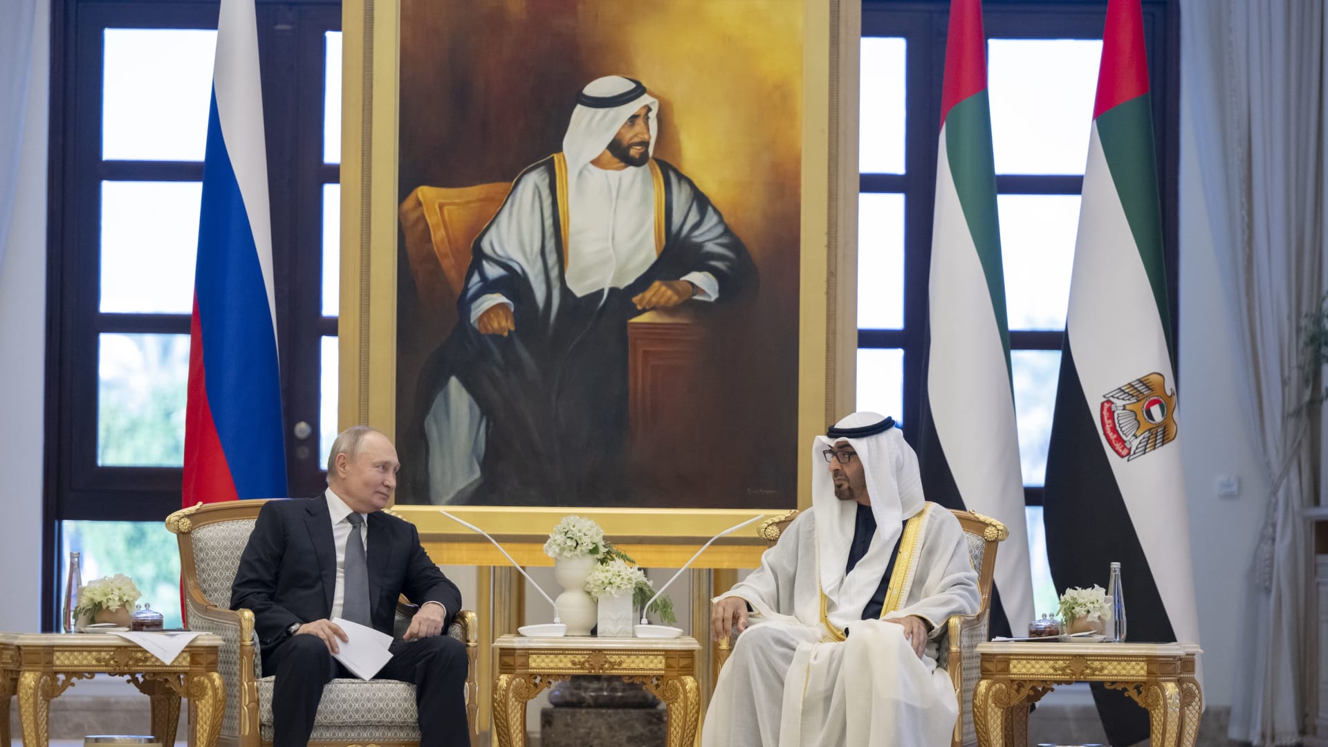 الإمارات.. محمد بن زايد وبوتين يؤكدان ضرورة وقف إطلاق النار في غزة 1 الإمارات.. محمد بن زايد وبوتين يؤكدان ضرورة وقف إطلاق النار في غزة