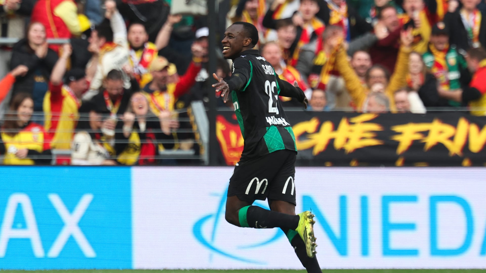 📰 هذا ما فعله جمهور لانس مع سعود عبدالحميد بعد تسجيله أول أهدافه بالدوري الفرنسي

سجّل سع