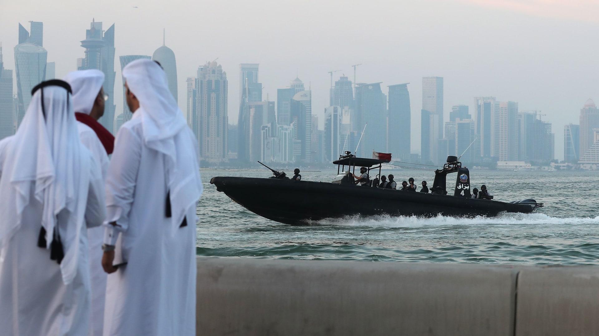 قبالة قطر.. سفينة تبلغ عن إصابتها بمقذوف وفقا لمنظمة بحرية