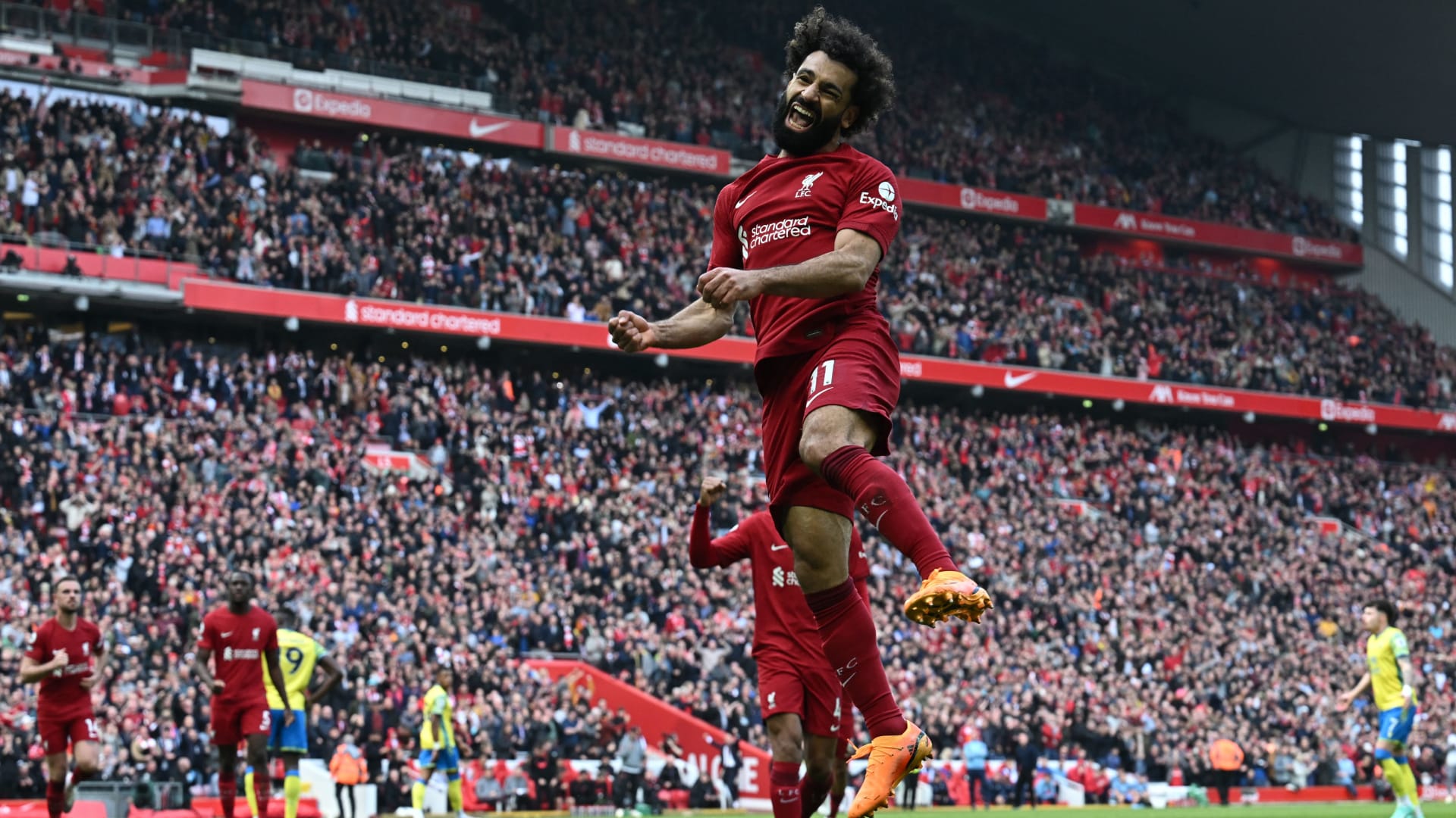 تفاعل مع ظهور محمد صلاح وابن ستيفن جيرارد عند دخولهما لأرض ملعب أنفيلد
