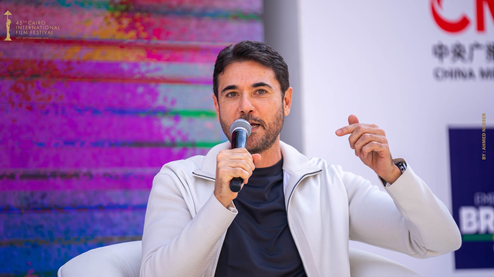 أحمد عز يدافع عن الاستثمار السعودي بالسينما المصرية: "أي حد يفيدني بمسيرتي حشيله على راسي"